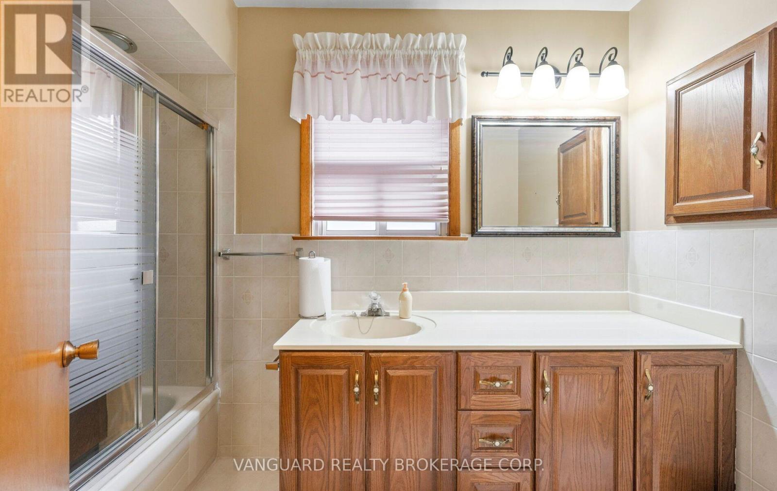 182 Rustic Road, Toronto, ON photo 36