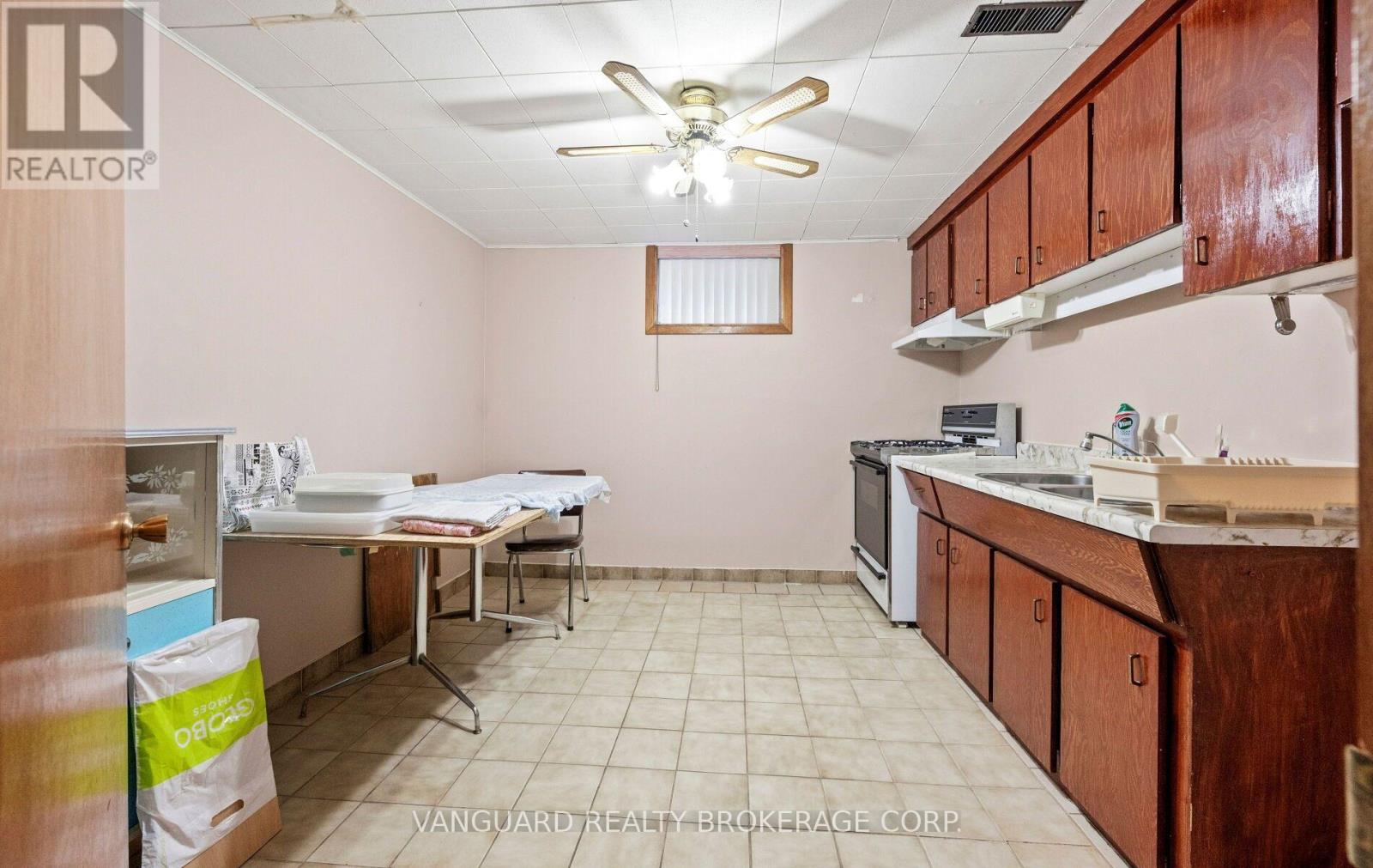 182 Rustic Road, Toronto, ON photo 41