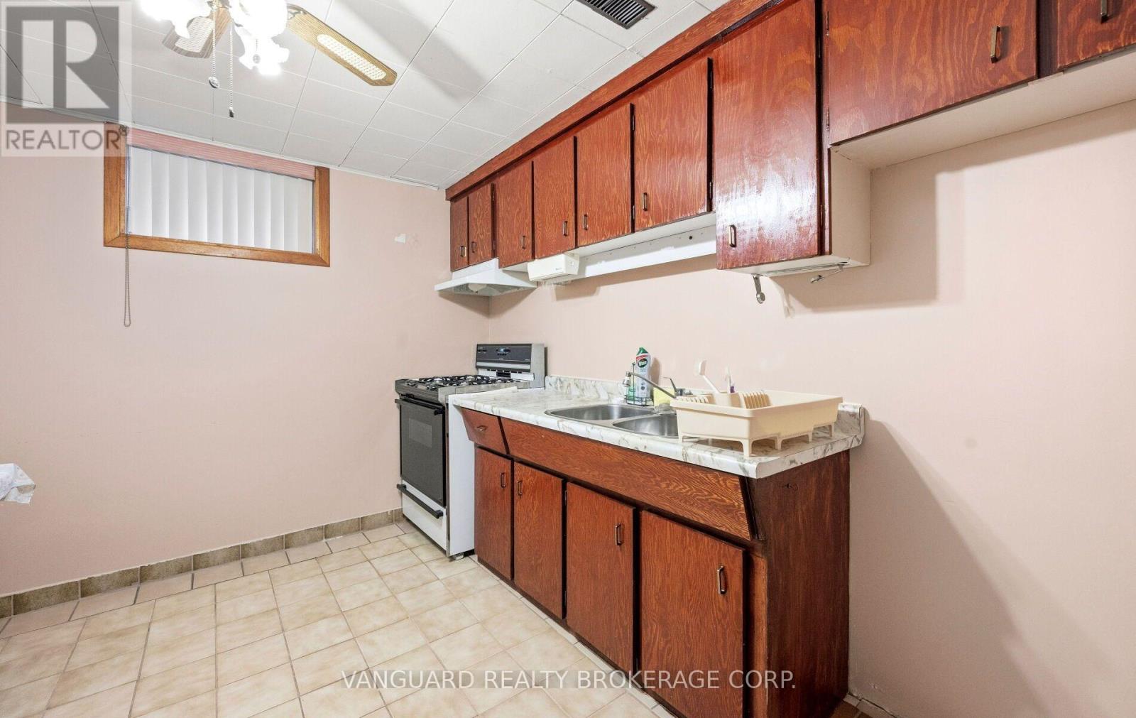 182 Rustic Road, Toronto, ON photo 42
