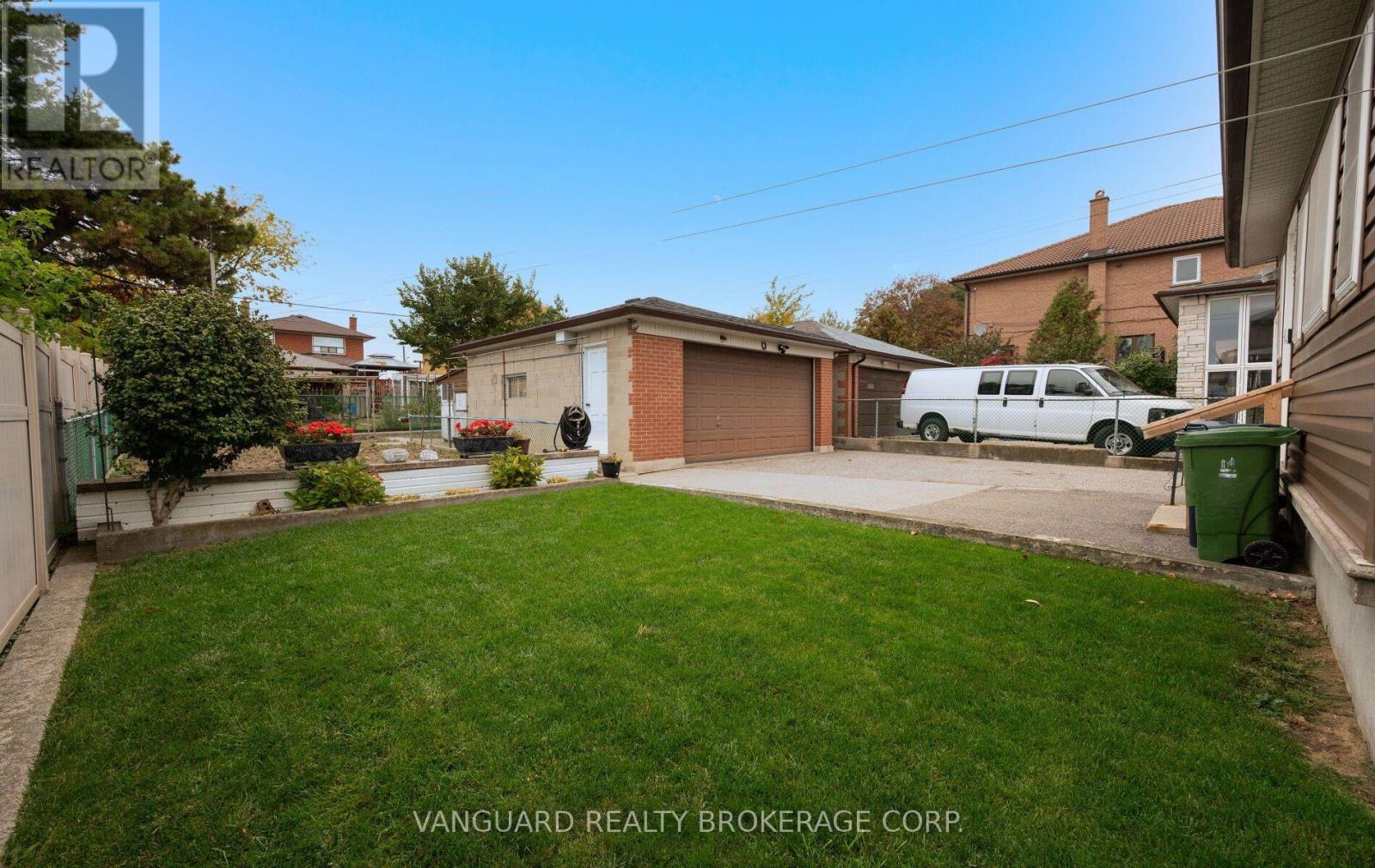 182 RUSTIC ROAD, Toronto (Rustic) — photo 5