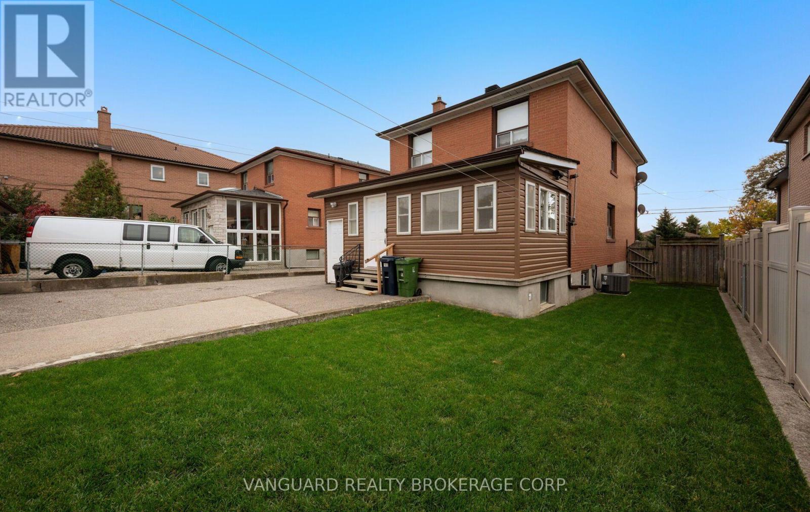 182 RUSTIC ROAD, Toronto (Rustic) — photo 6
