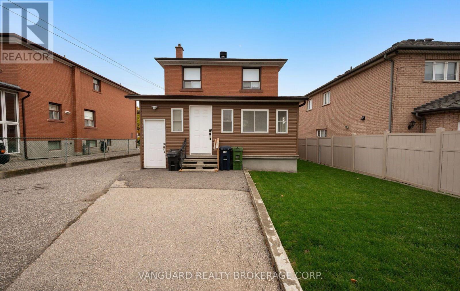 182 RUSTIC ROAD, Toronto (Rustic) — photo 7