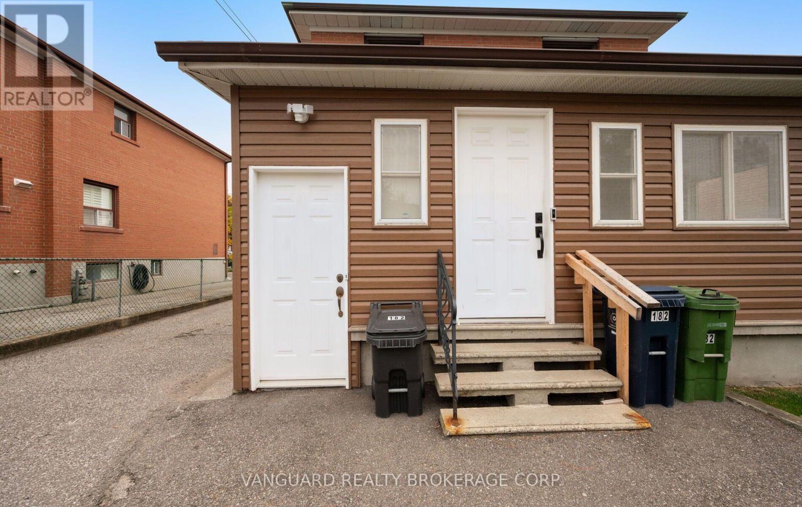 182 RUSTIC ROAD, Toronto (Rustic) — photo 8