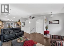 Family room - 72 Sandstone Place Se, Medicine Hat, AB T1B4R9 Photo 10