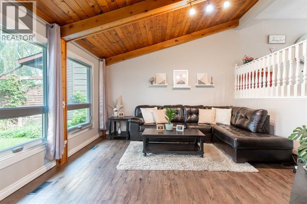 49 Iroquois Crescent W, Lethbridge — photo 10
