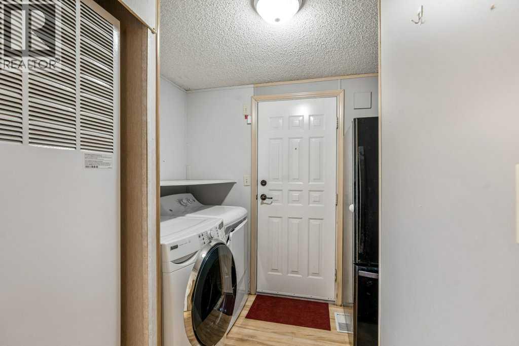 2948 31 Street S, photo 13 of 34