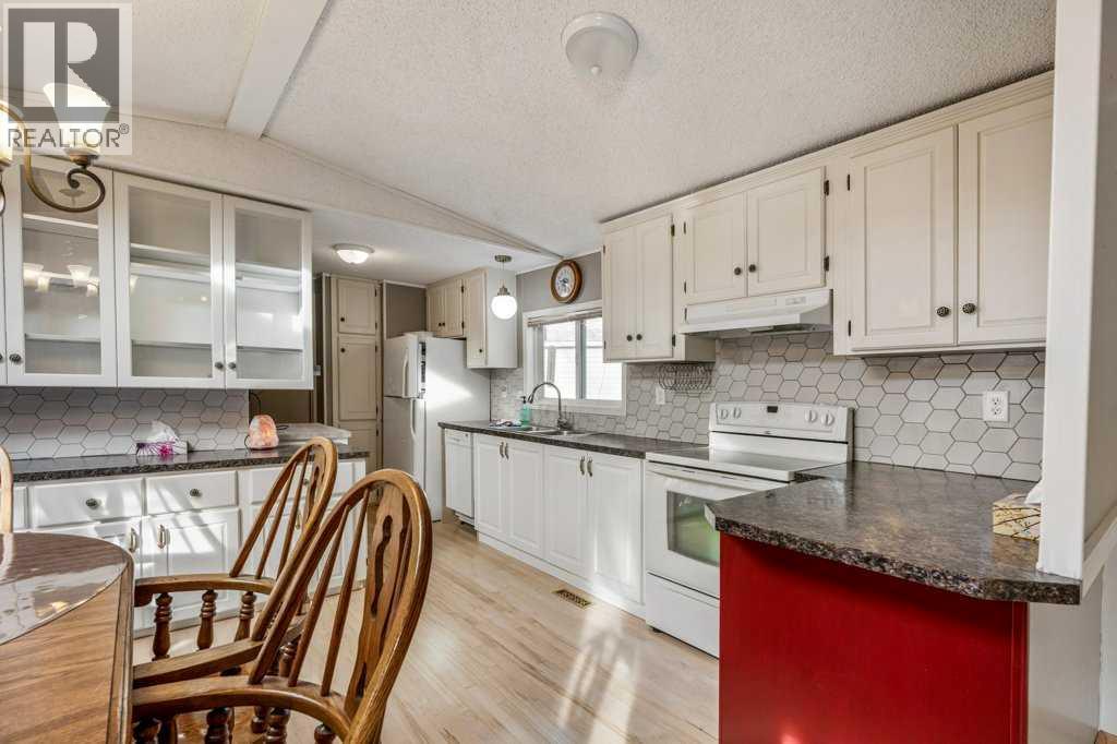 2948 31 Street S, photo 10 of 34