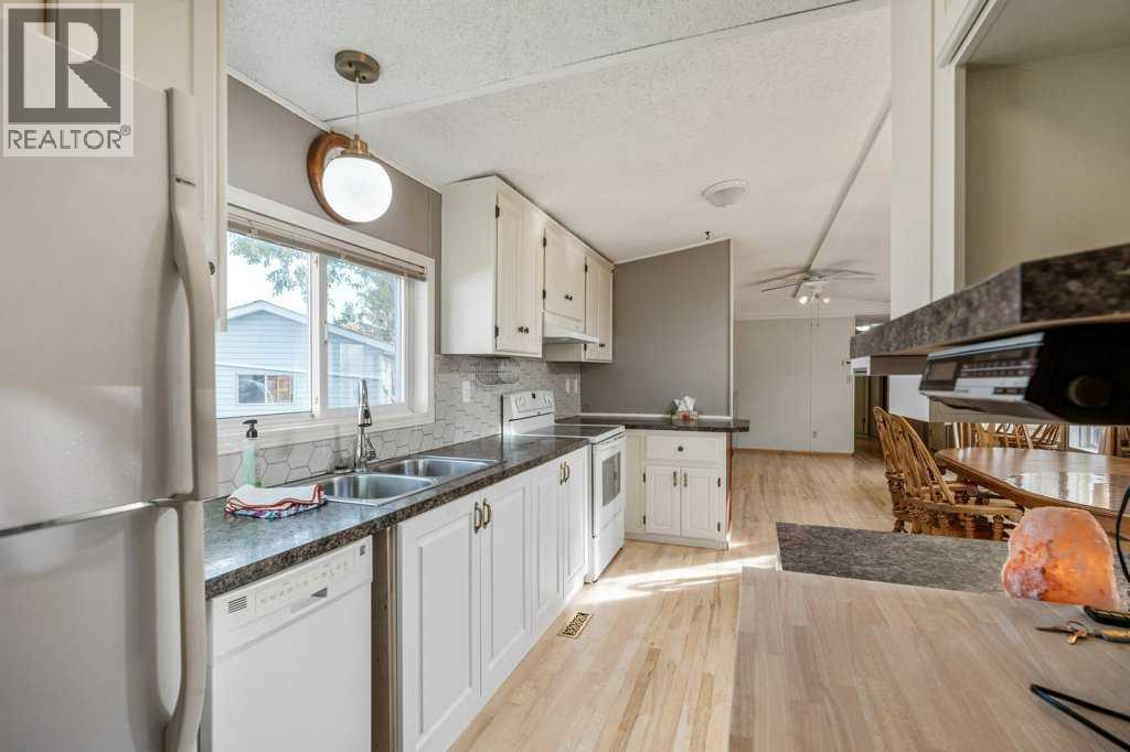 2948 31 Street S, photo 12 of 34