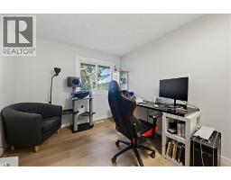 302 Woodvale Crescent Sw, Calgary, AB T2W3P3 Photo 13