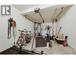 302 Woodvale Crescent Sw, Calgary, AB T2W3P3 Photo 19