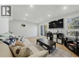 302 Woodvale Crescent Sw, Calgary, AB T2W3P3 Photo 11