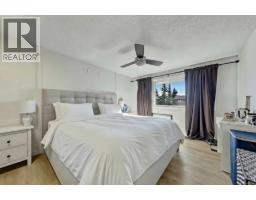 302 Woodvale Crescent Sw, Calgary, AB T2W3P3 Photo 14