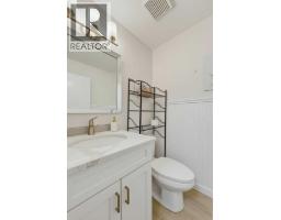4pc Bathroom - 302 Woodvale Crescent Sw, Calgary, AB T2W3P3 Photo 9
