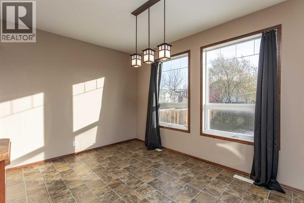 23 Lanterman Close, Red Deer — photo 10