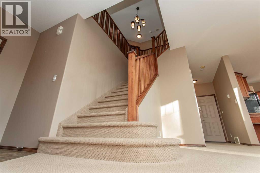 23 Lanterman Close, Red Deer — photo 16