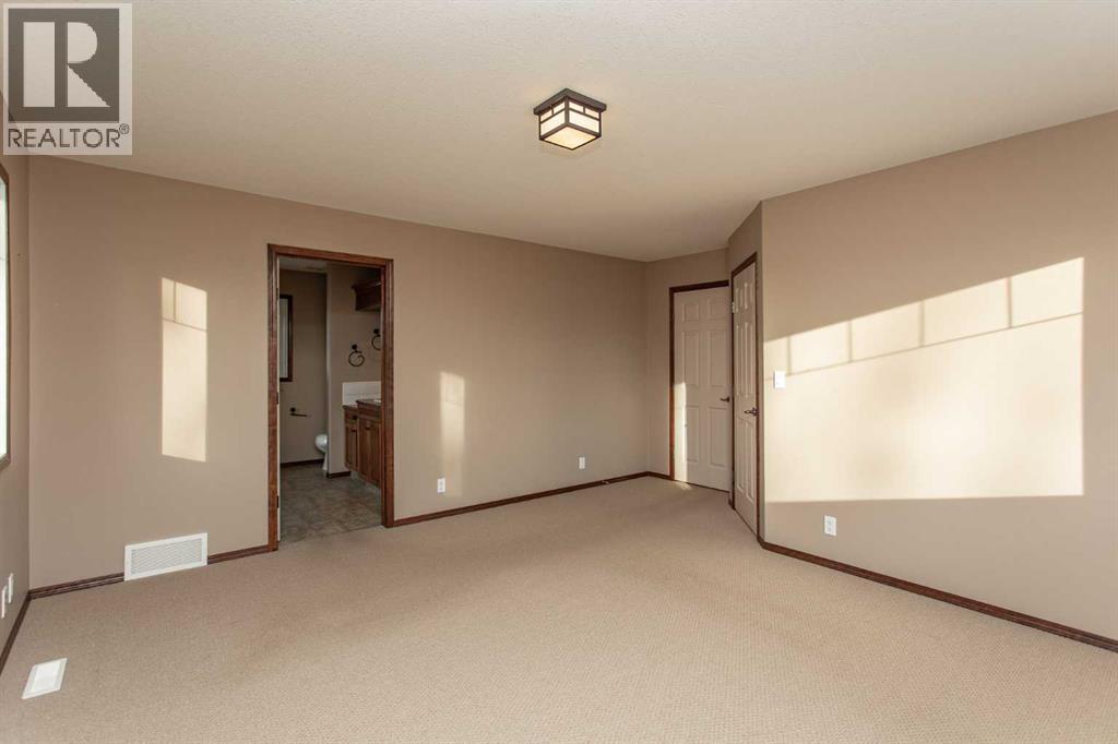 23 Lanterman Close, Red Deer — photo 22