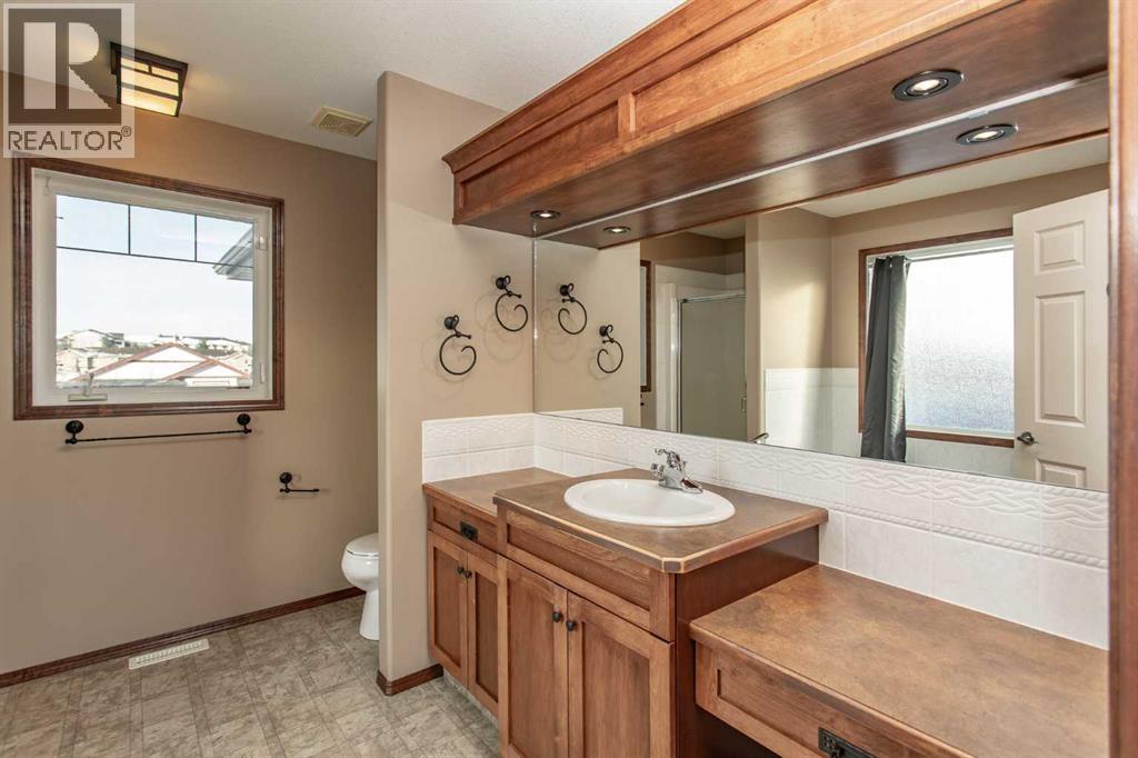 23 Lanterman Close, Red Deer — photo 23