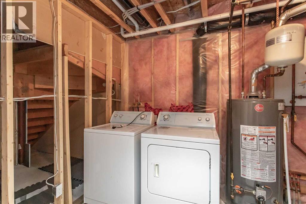 23 Lanterman Close, Red Deer — photo 35