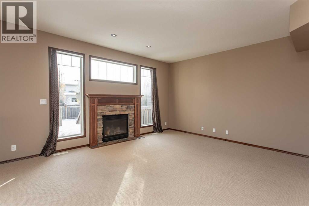 23 Lanterman Close, Red Deer — photo 4