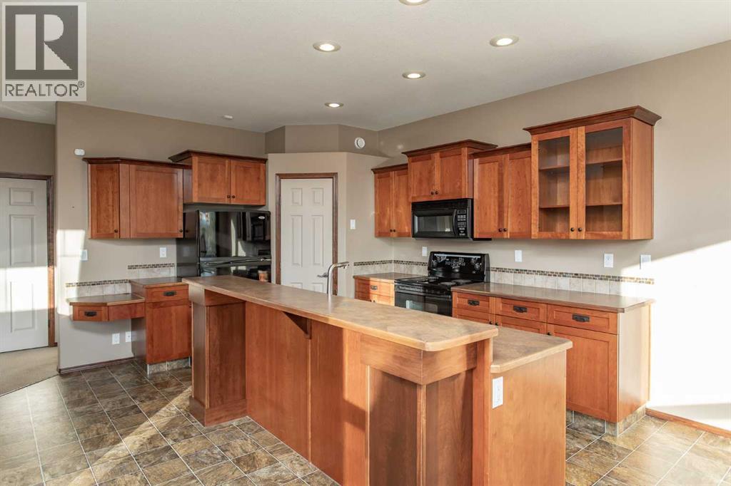 23 Lanterman Close, Red Deer — photo 6