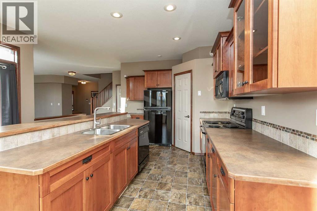 23 Lanterman Close, Red Deer — photo 7