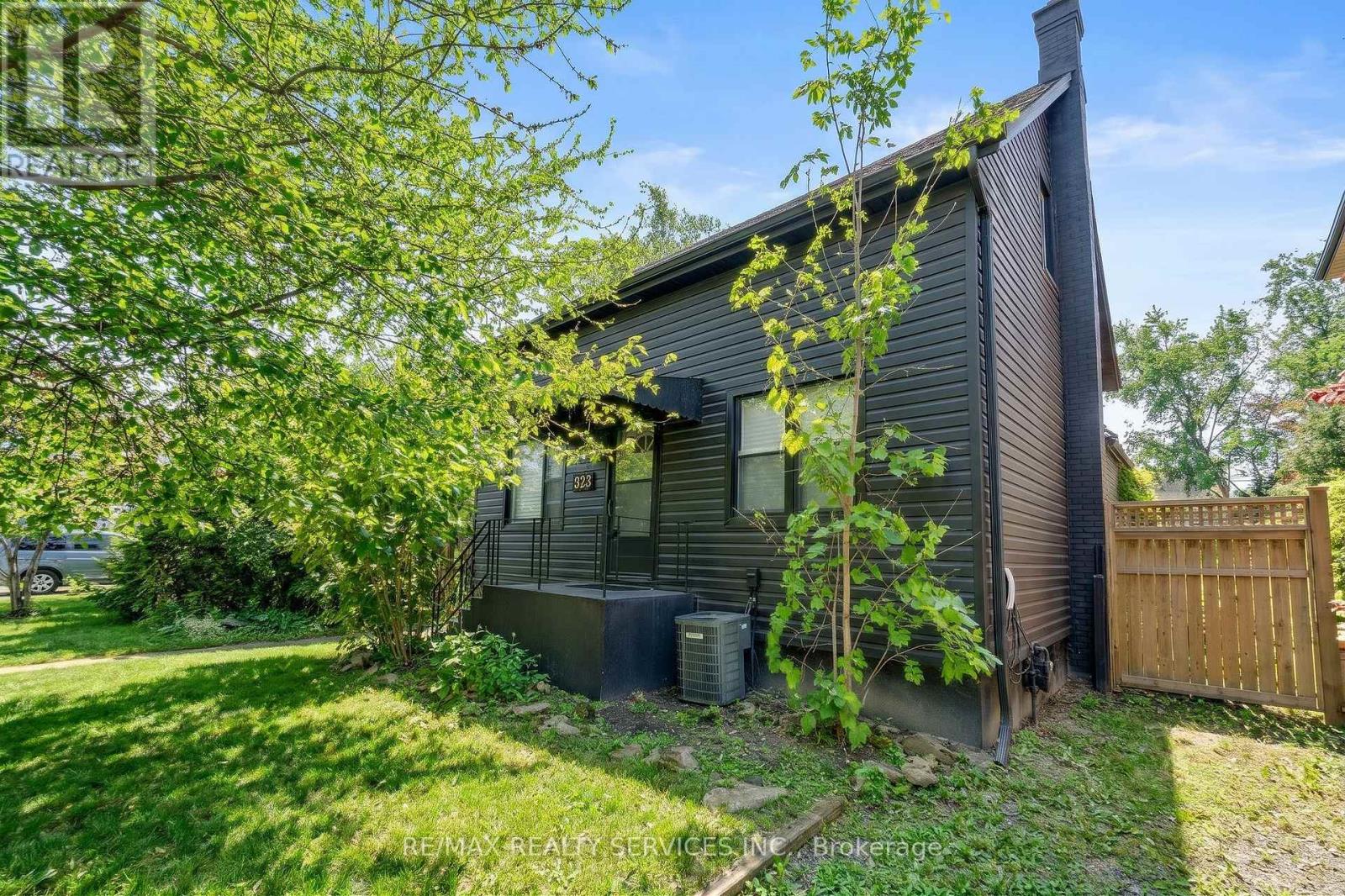 Photo of 323 Charlton Avenue