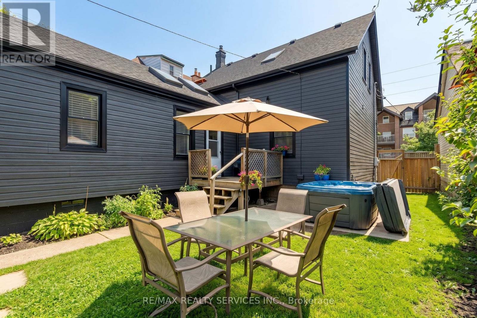 323 CHARLTON AVENUE W - 4