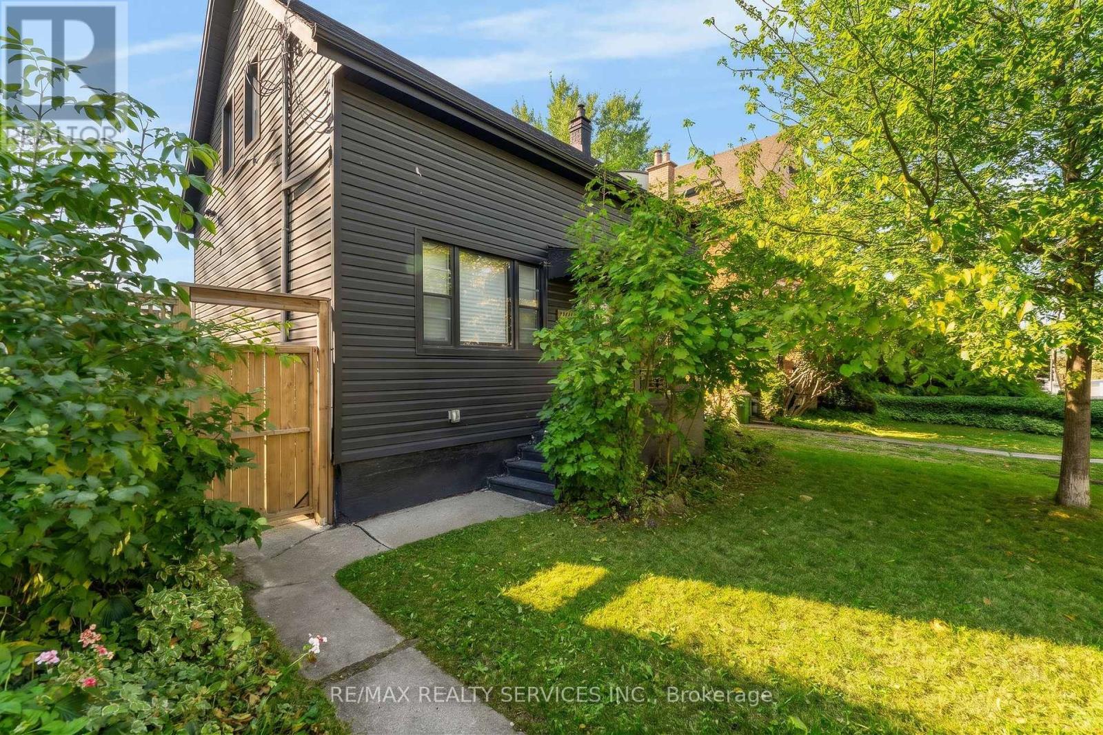323 CHARLTON AVENUE W - 2