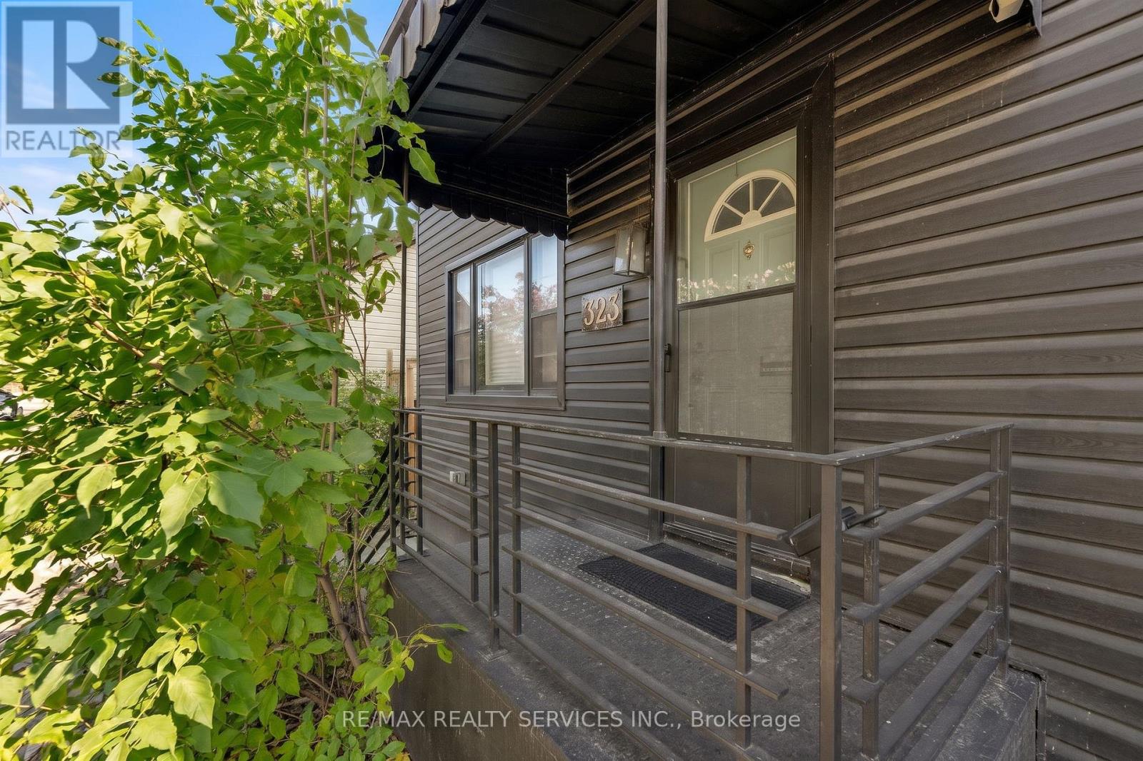 323 CHARLTON AVENUE W - 28