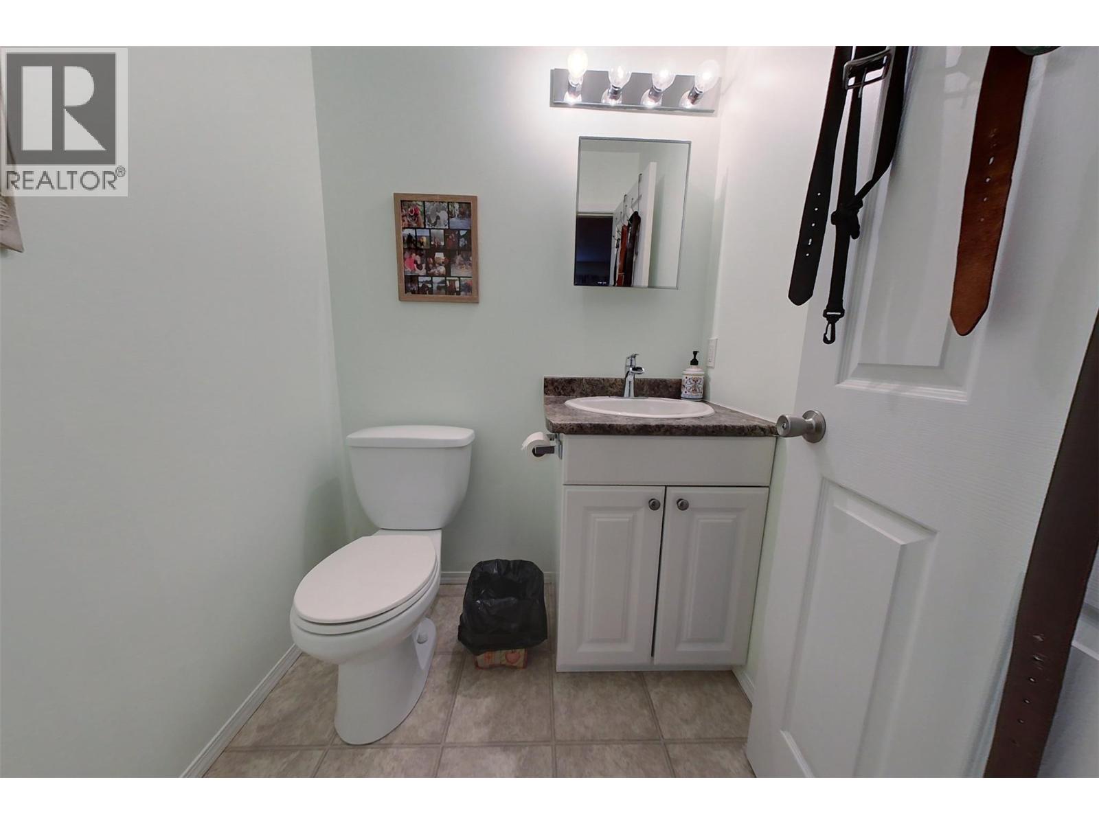 12 of 32 - 2505 McLeary Crescent N
