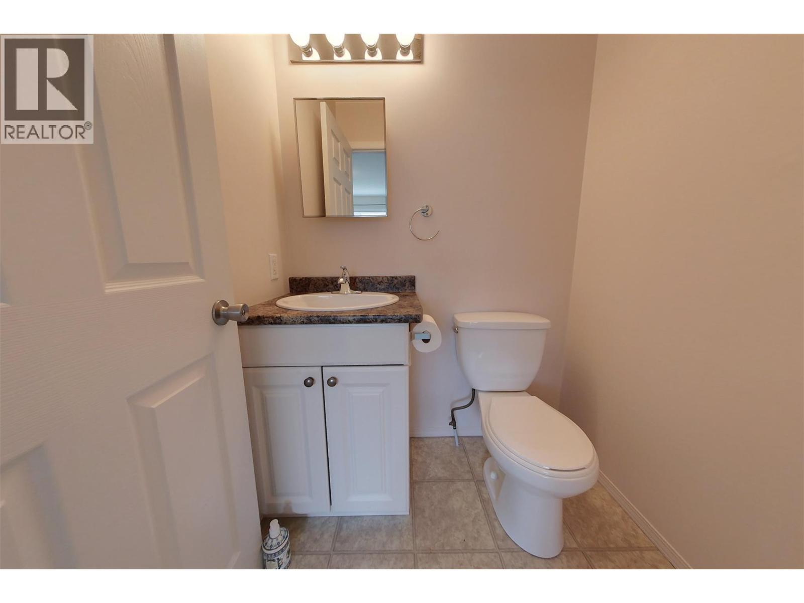26 of 32 - 2505 McLeary Crescent N