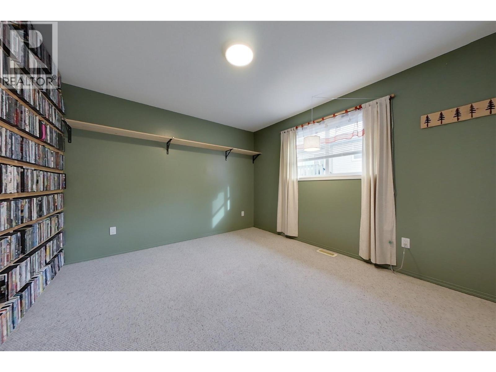 13 of 32 - 2505 McLeary Crescent N