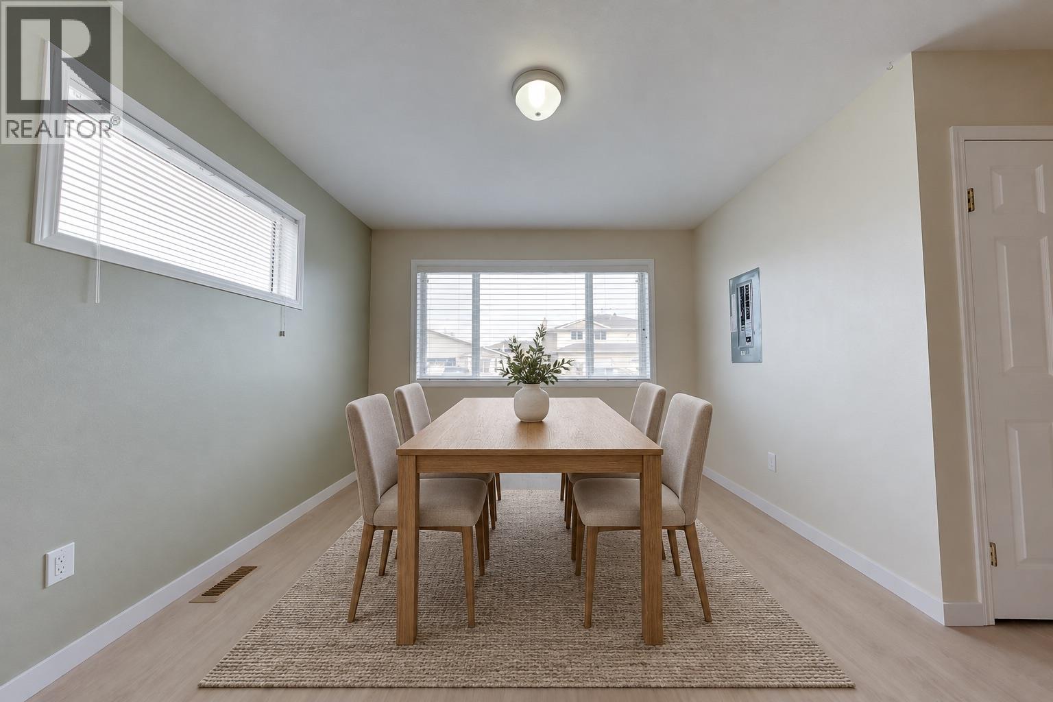 23 of 32 - 2505 McLeary Crescent N
