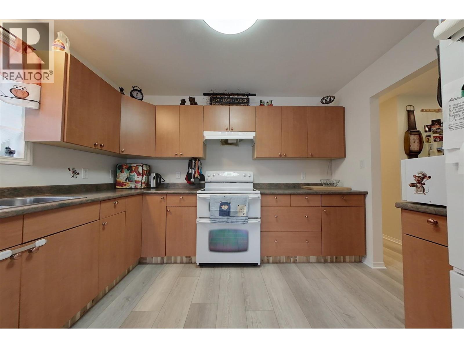 8 of 32 - 2505 McLeary Crescent N