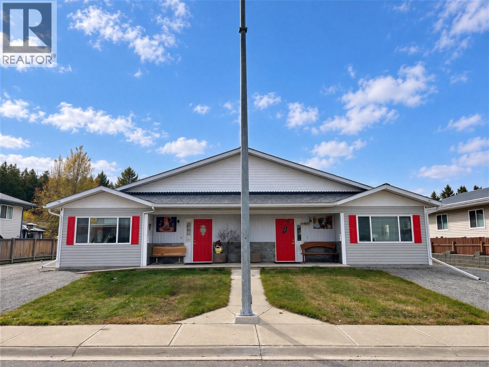1 of 32 - 2505 McLeary Crescent N