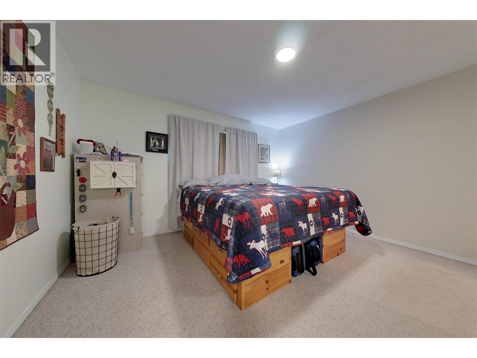 11 of 32 - 2505 McLeary Crescent N