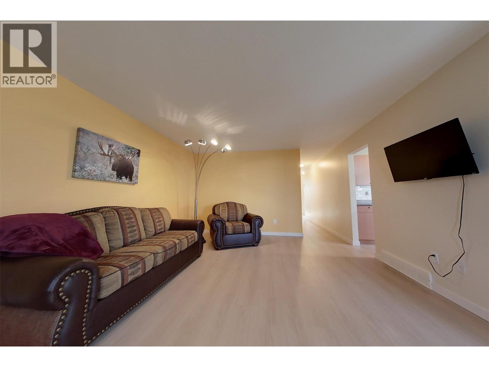 21 of 32 - 2505 McLeary Crescent N