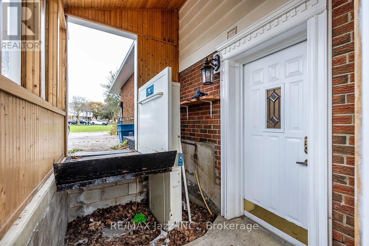 446 Brest Court, Oshawa, ON photo 13
