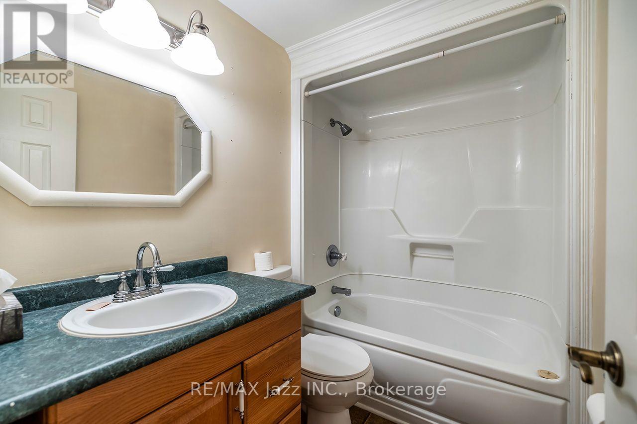 446 BREST COURT, Oshawa (Central) — photo 9