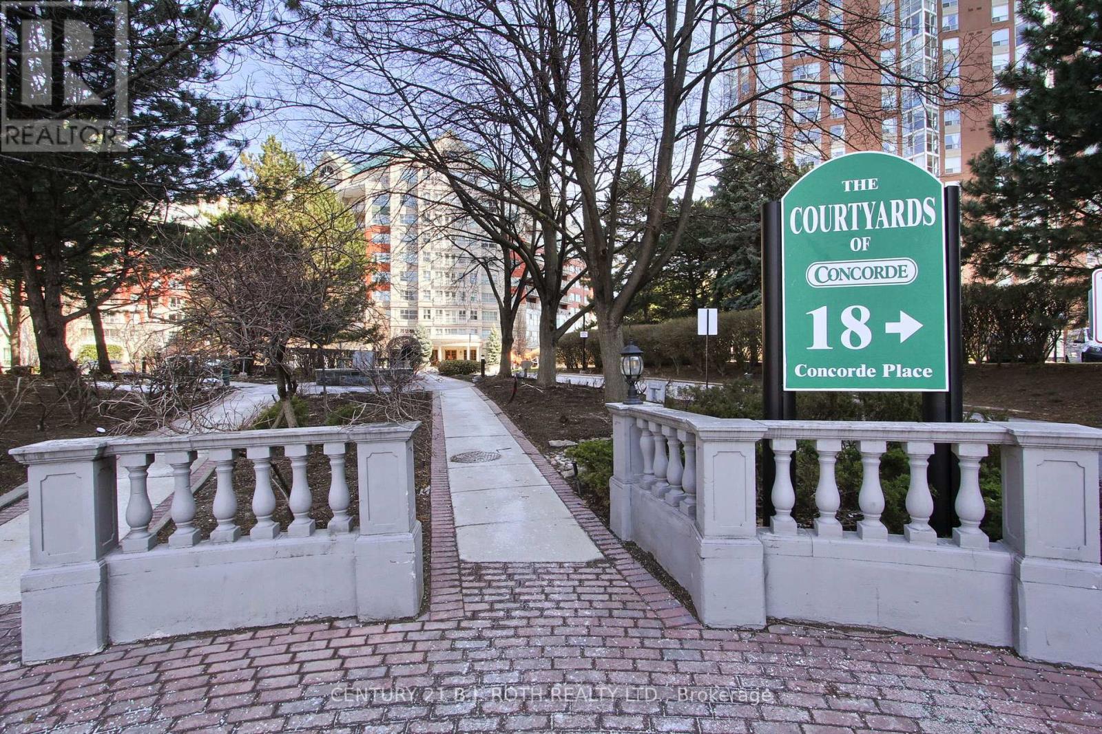 LP915 - 18 CONCORDE PLACE, Toronto (Banbury-Don Mills) — photo 2