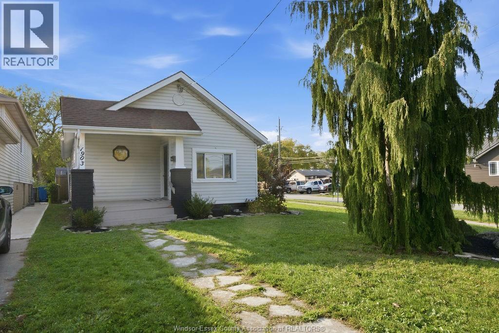 1903 BUCKINGHAM DRIVE - 1