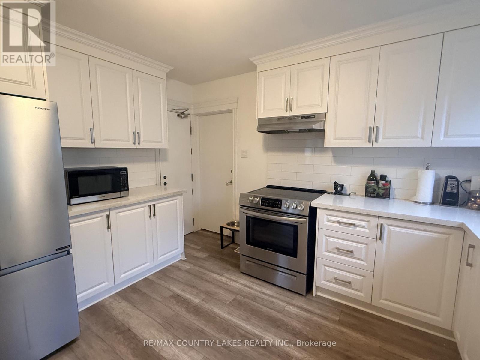 403 Walnut Street West, Whitby, ON photo 11
