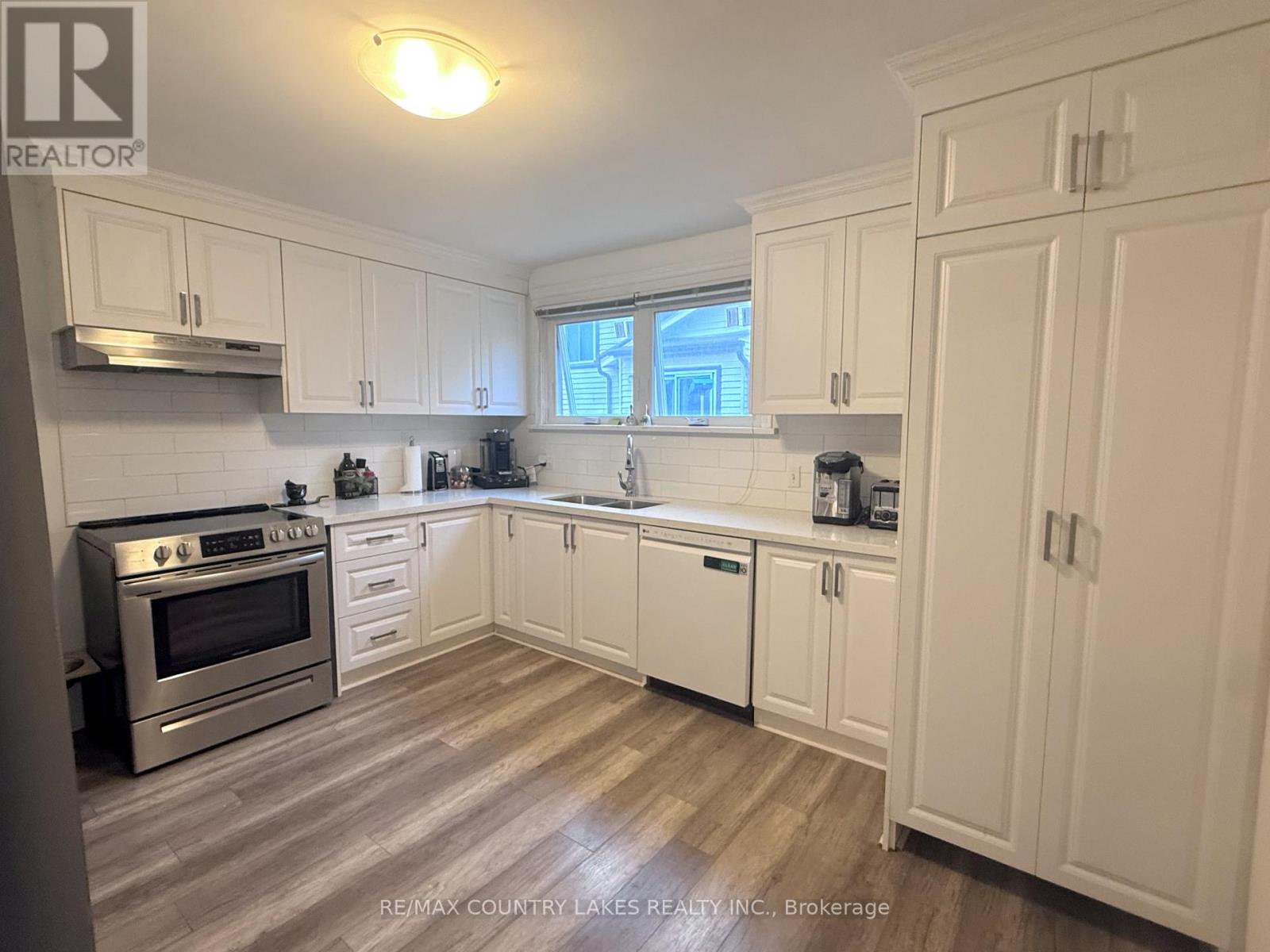 403 Walnut Street West, Whitby, ON photo 12