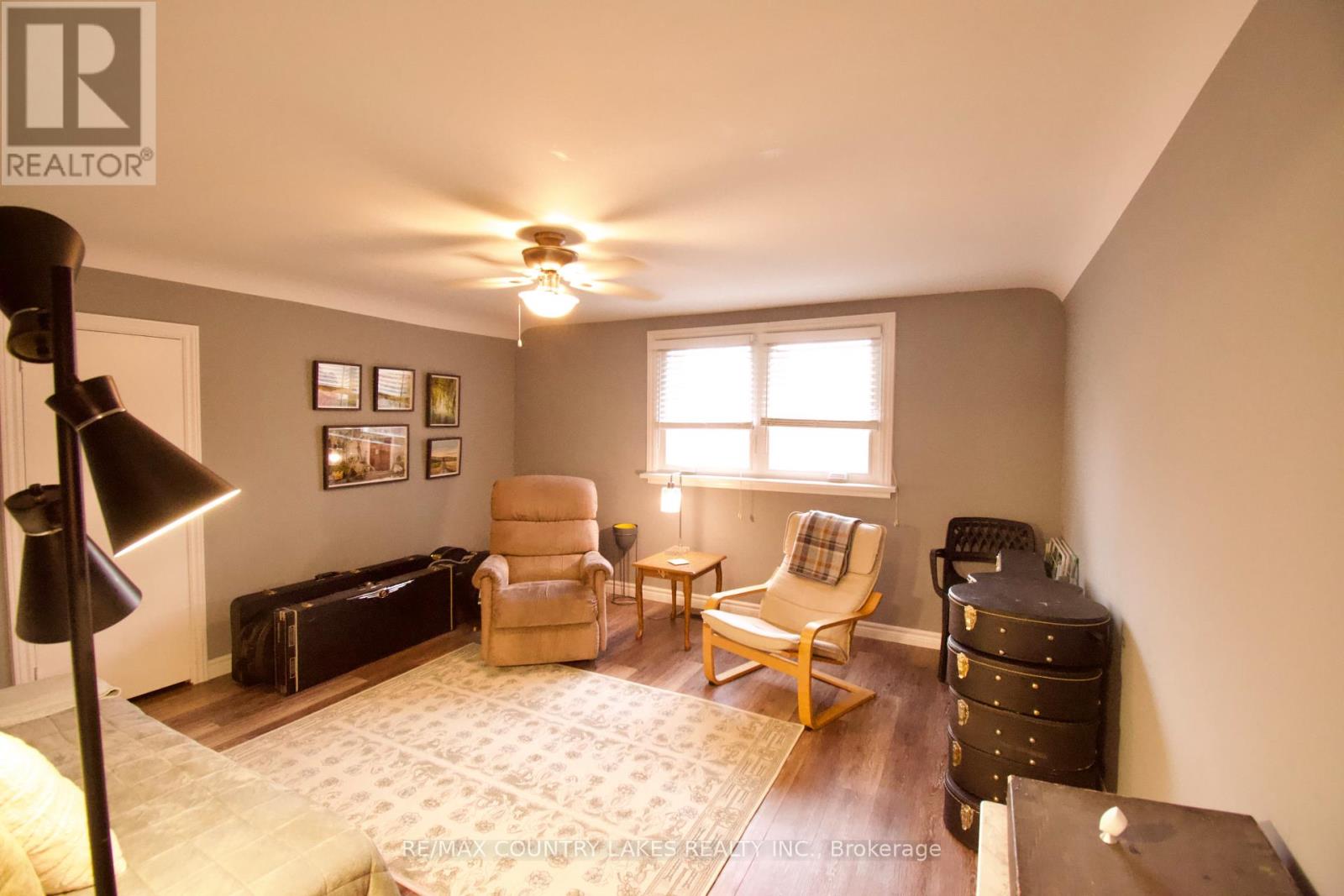 403 Walnut Street West, Whitby, ON photo 2