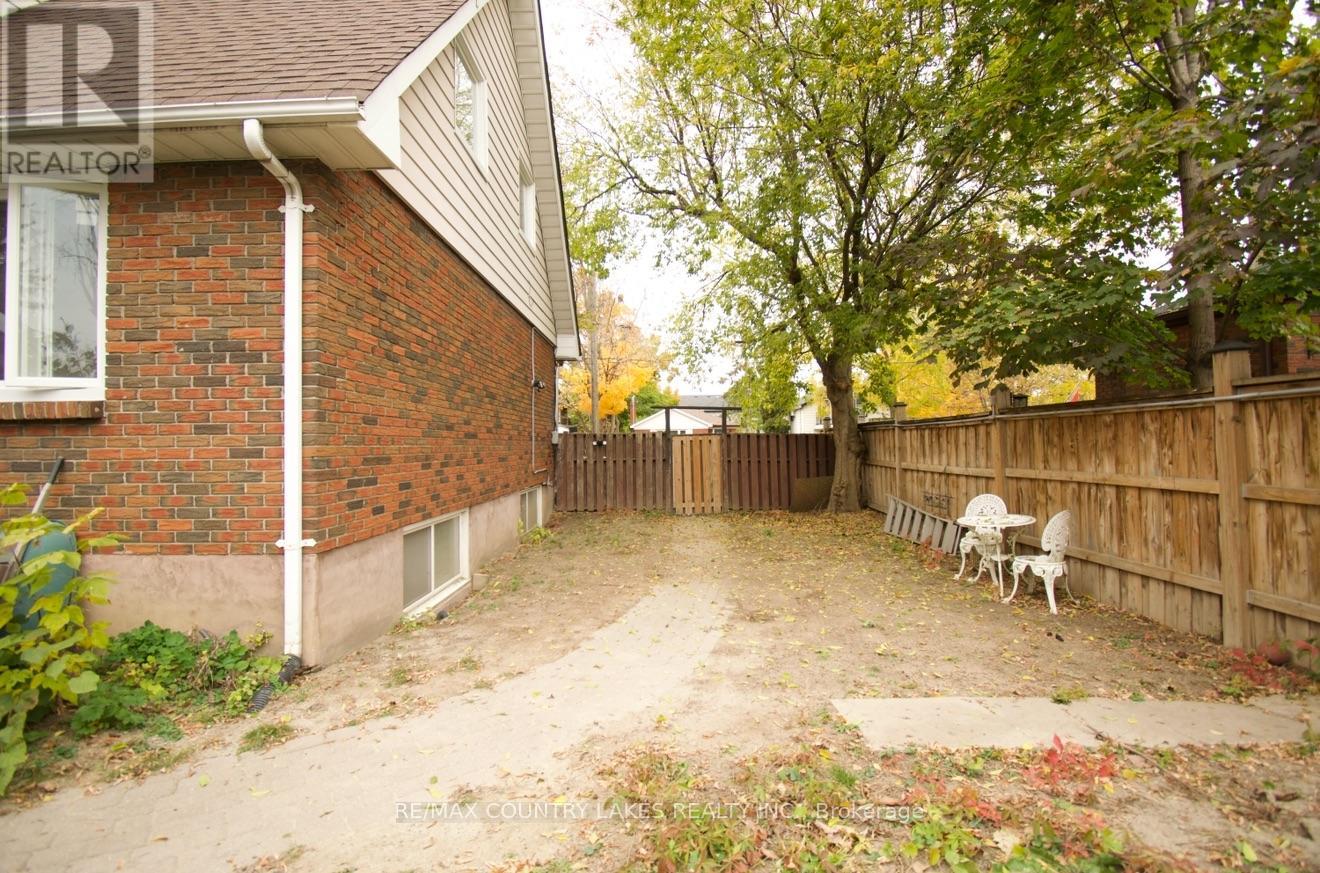 403 Walnut Street West, Whitby, ON photo 23