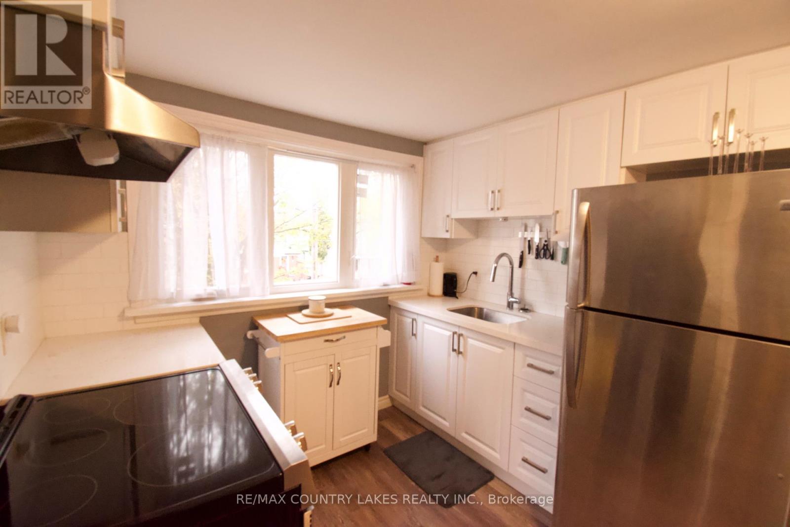 403 Walnut Street West, Whitby, ON photo 4