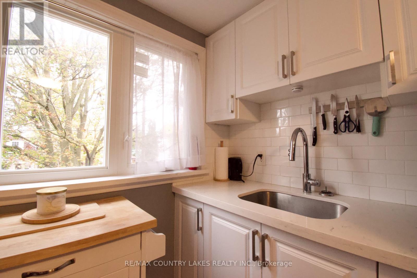 403 Walnut Street West, Whitby, ON photo 6