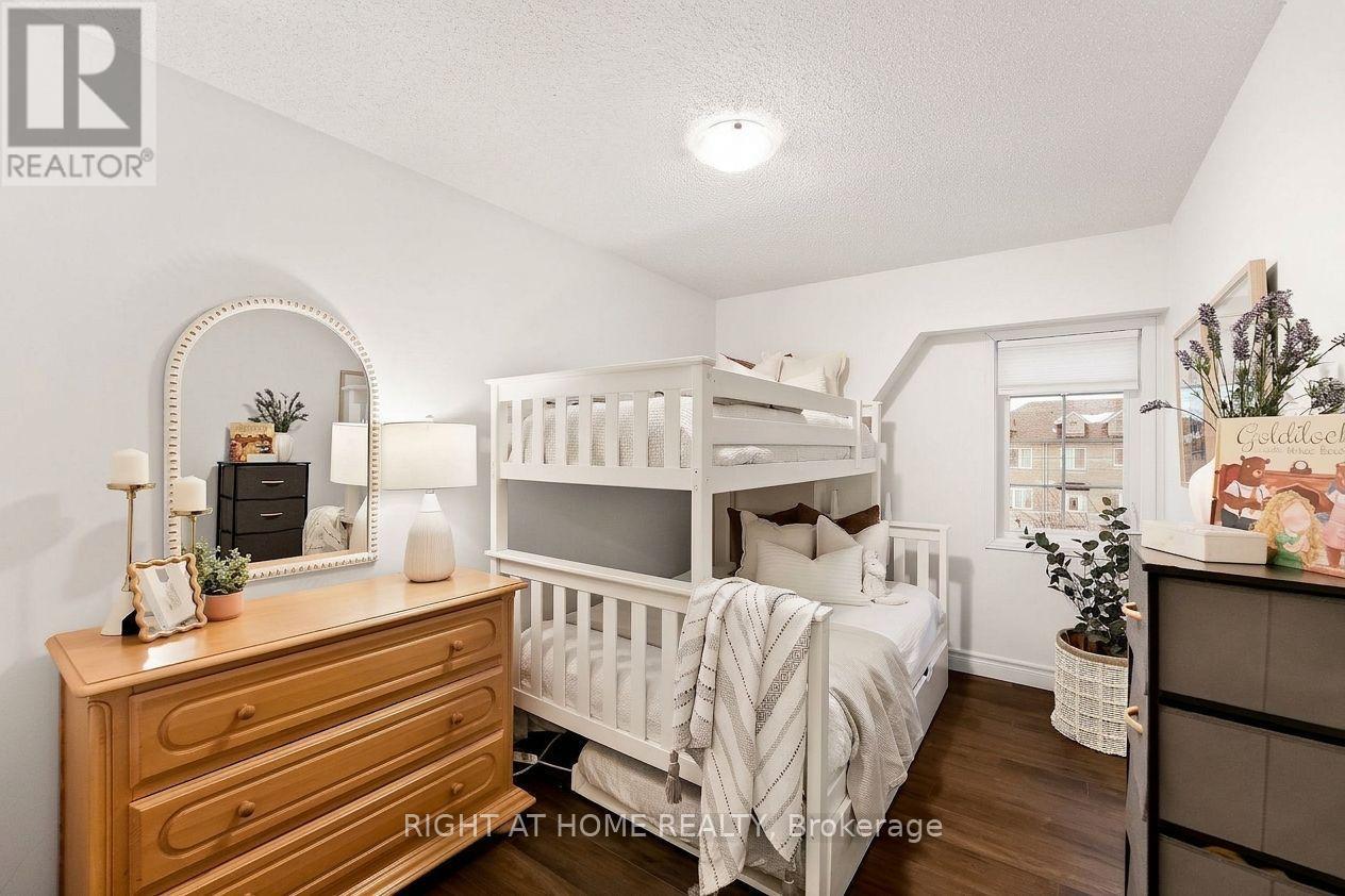 31- 65 Sprucedale Way, Whitby, ON photo 16