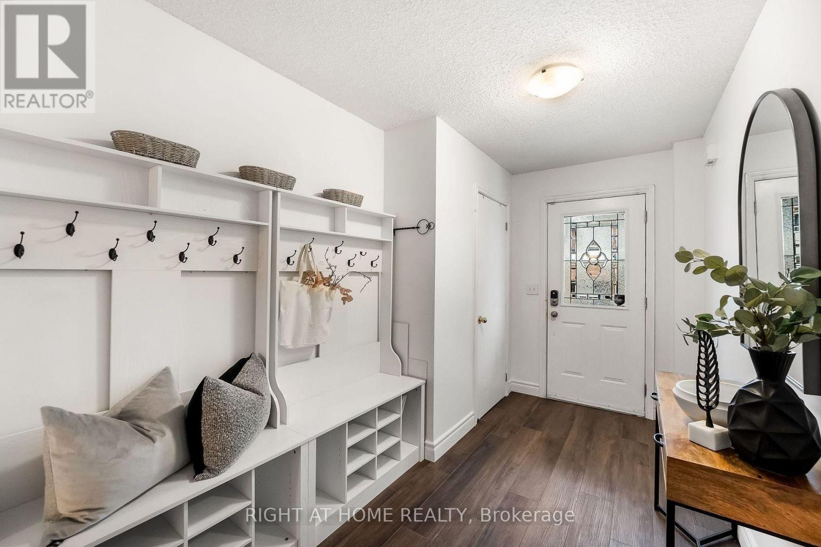 31- 65 Sprucedale Way, Whitby, ON photo 3