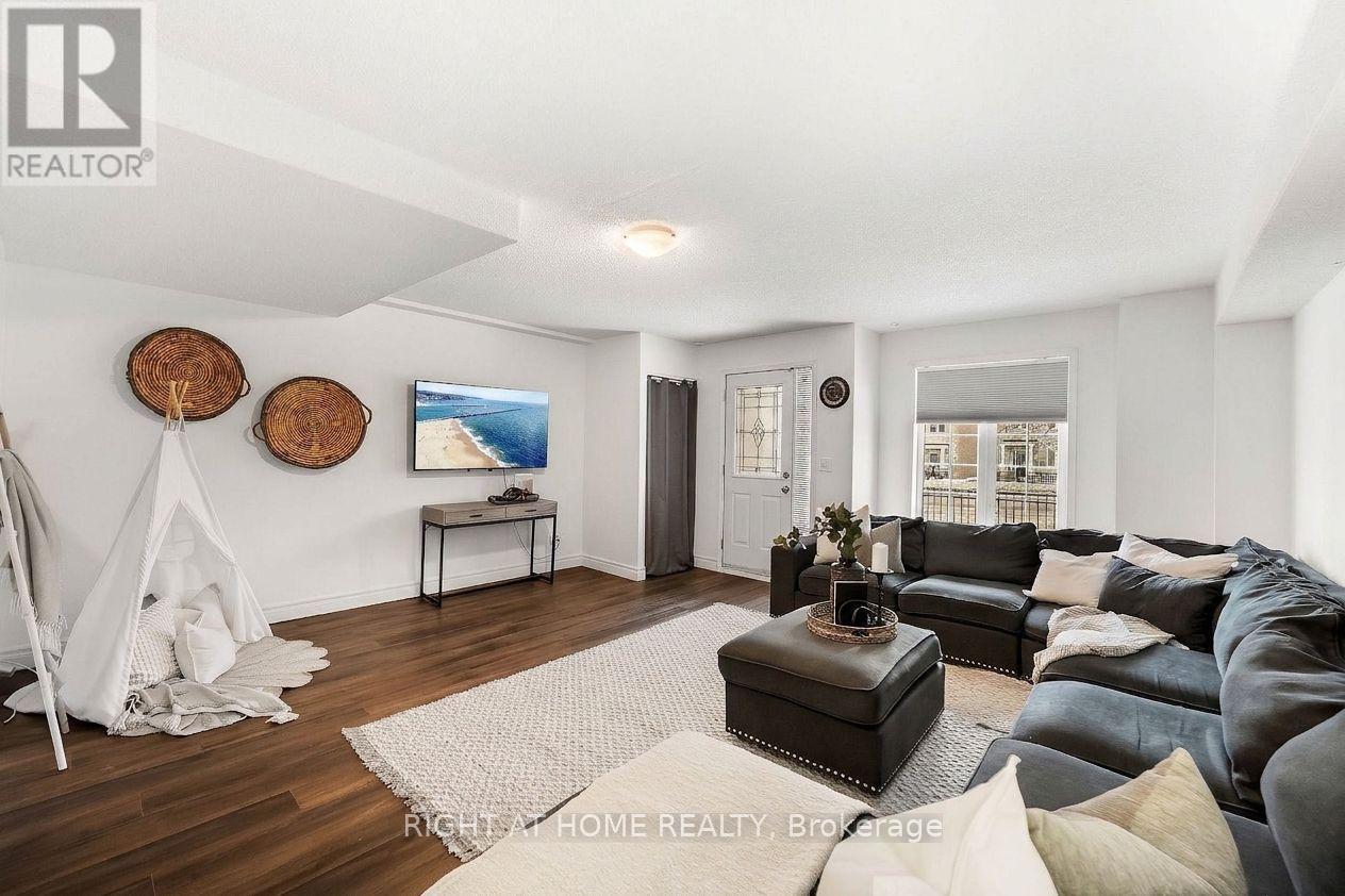 31- 65 Sprucedale Way, Whitby, ON photo 4